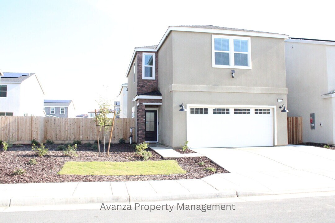 3422 N Ensanada Ave in Fresno, CA - Building Photo