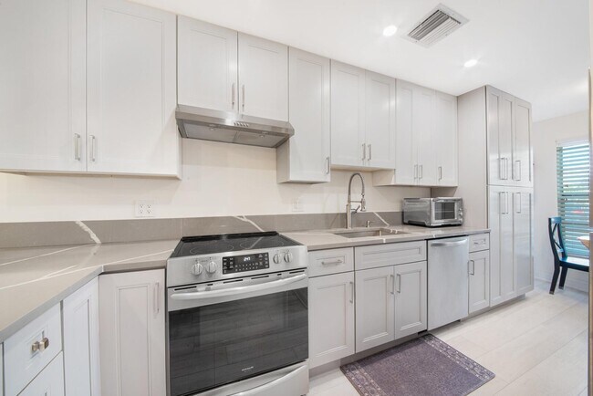1041 Orange Terrace in Delray Beach, FL - Building Photo - Building Photo