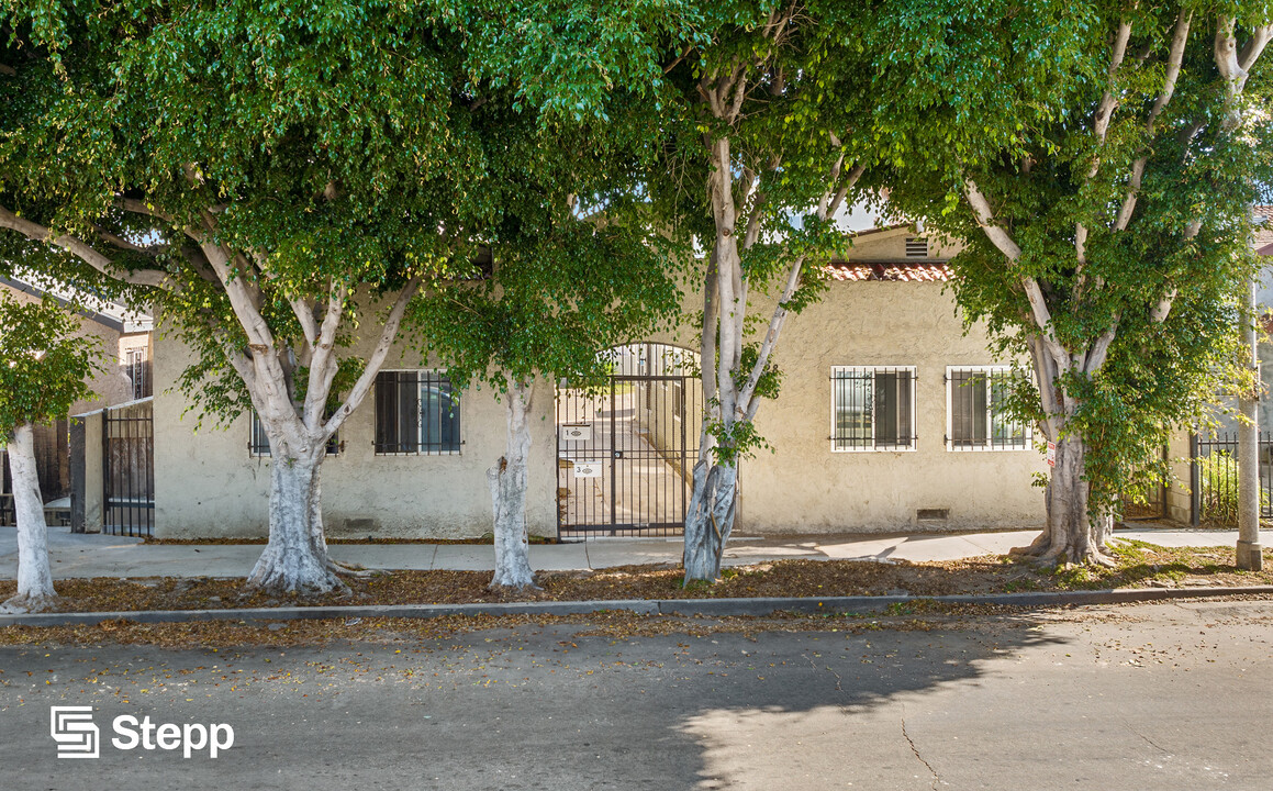 1128 Saint Louis Ave in Long Beach, CA - Building Photo