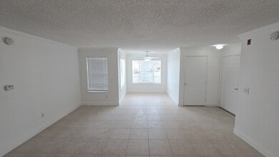 2200 Key W Ct in Kissimmee, FL - Building Photo - Building Photo
