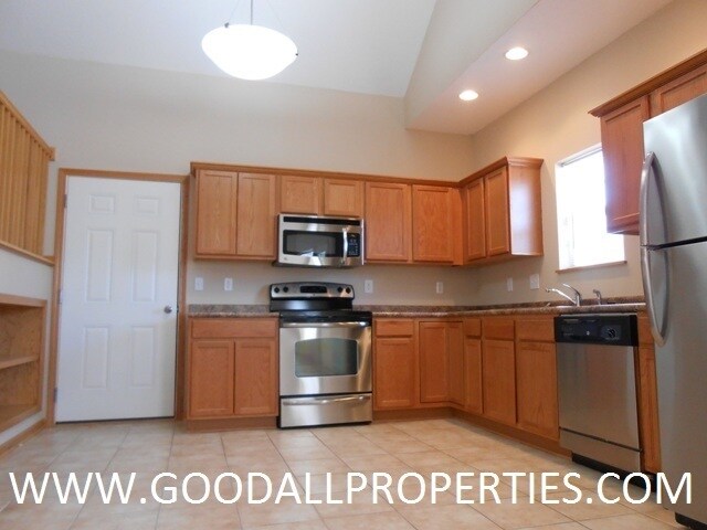 4312 152nd court in Urbandale, IA - Building Photo - Building Photo
