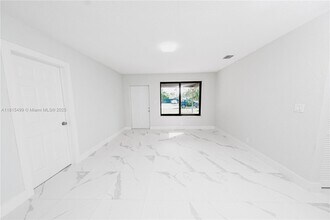 1011 SW 25th Ave in Fort Lauderdale, FL - Building Photo - Building Photo