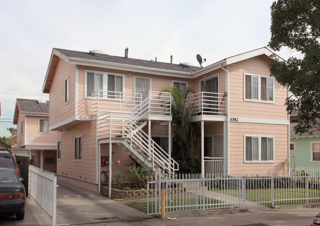 1082 Olive Ave in Long Beach, CA - Foto de edificio - Building Photo