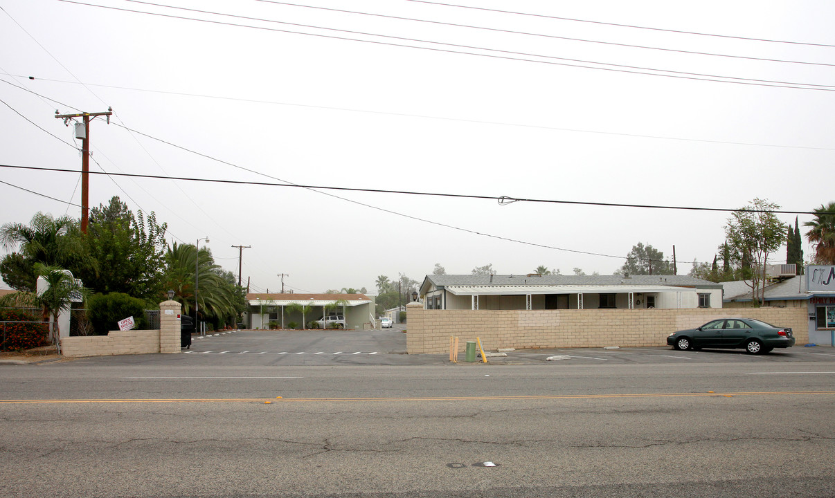 9861 Mission Blvd in Jurupa Valley, CA - Building Photo