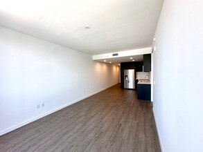 114 NE 22nd St, Unit A72 in Miami, FL - Building Photo - Building Photo