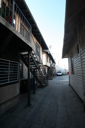 1316 S Western Ave in Los Angeles, CA - Foto de edificio - Building Photo