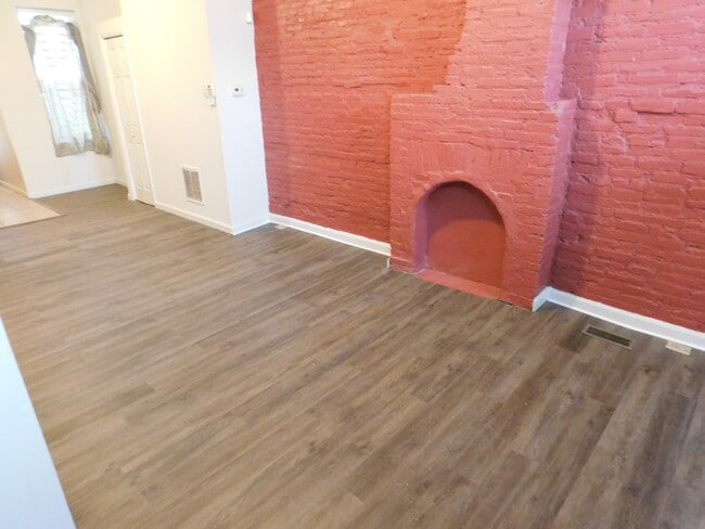 615 E Chase St photo'