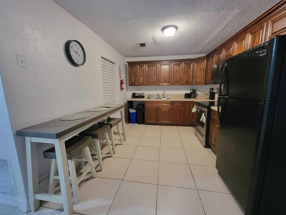 2759 NW 58th Terrace in Lauderhill, FL - Foto de edificio