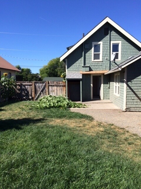 1106 N B St in Ellensburg, WA - Building Photo - Building Photo