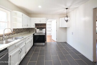 548 Murray Rd NW in Knoxville, TN - Foto de edificio - Building Photo