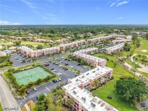 150 Turtle Lake Ct in Naples, FL - Building Photo - Building Photo