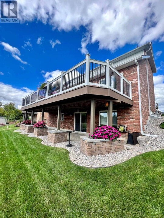 9 Moynes Ct in Kawartha Lakes, ON - Building Photo