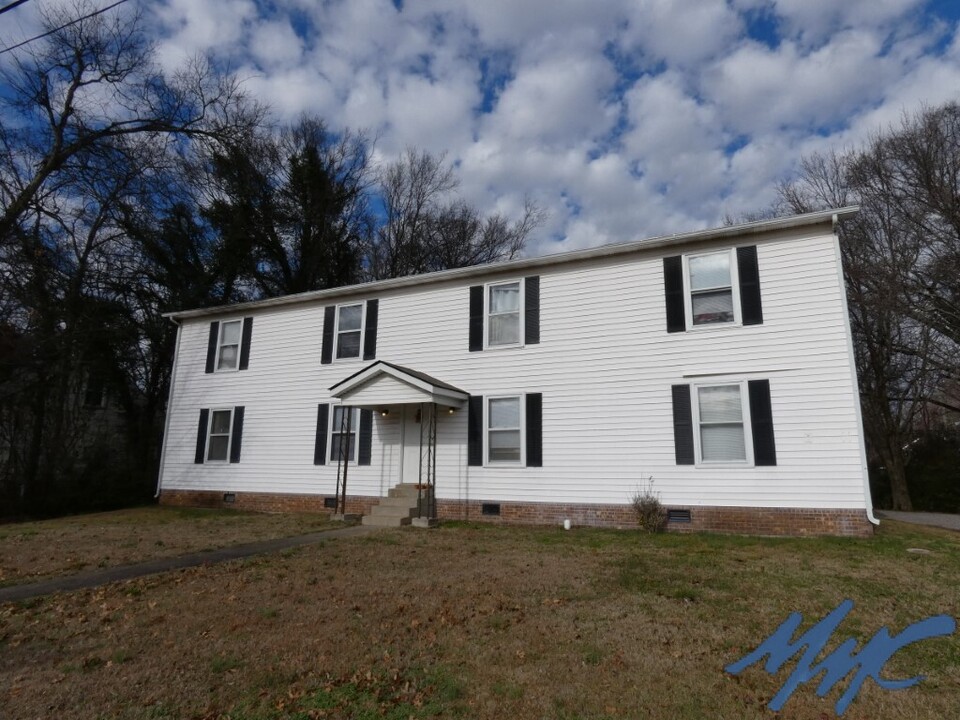 919 E Bell St in Murfreesboro, TN - Building Photo