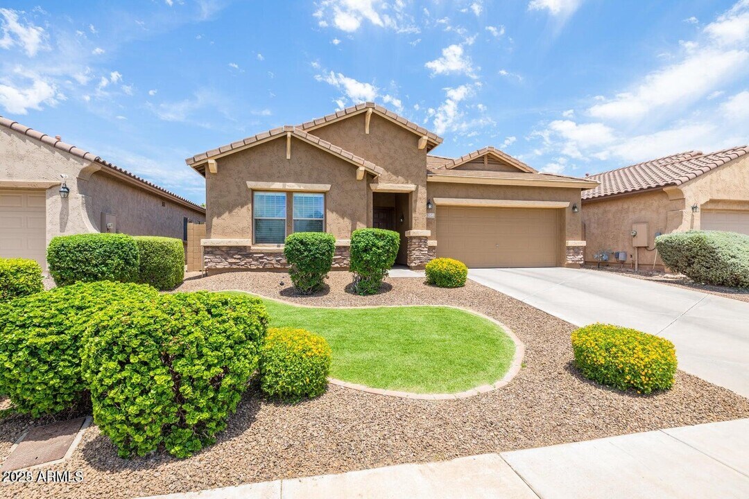 5304 W Buckskin Trail in Phoenix, AZ - Building Photo