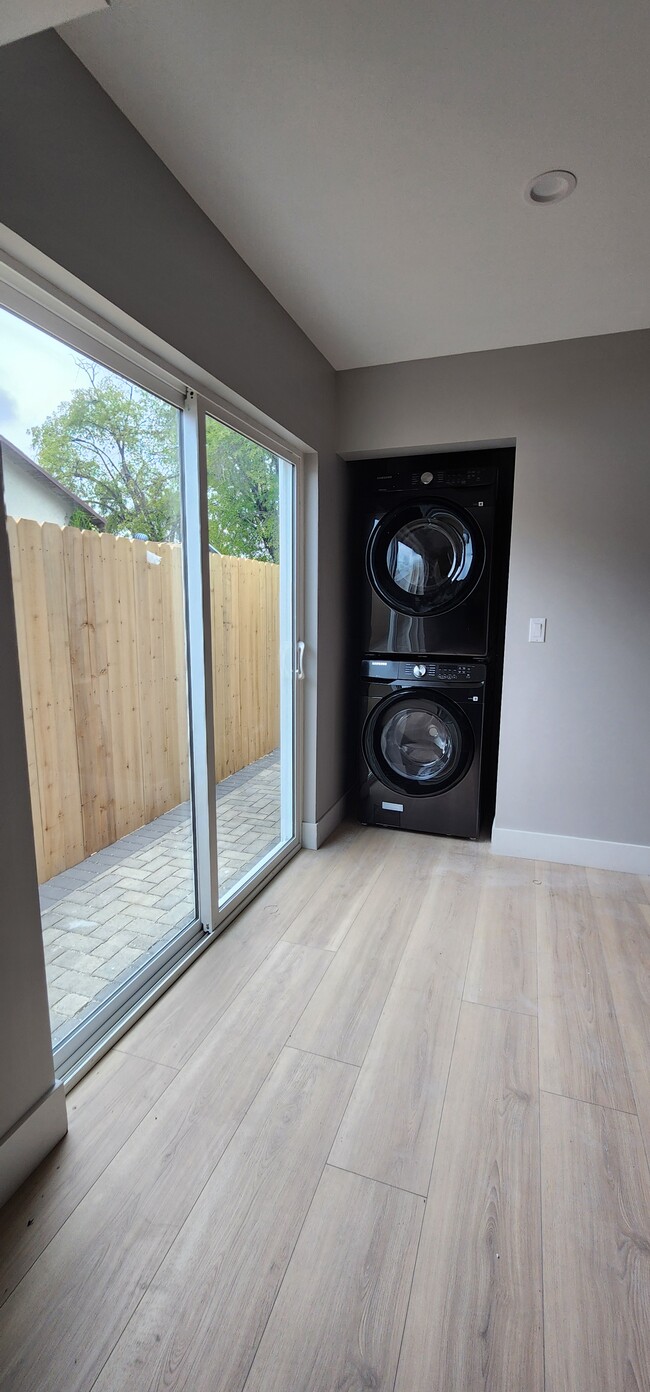 5725 Klump Ave, Unit 5725 in Los Angeles, CA - Building Photo - Building Photo