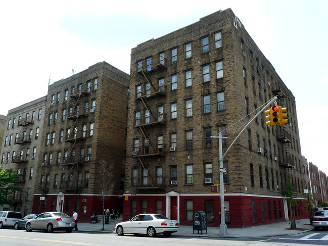 1584 E 172nd St in Bronx, NY - Foto de edificio - Building Photo