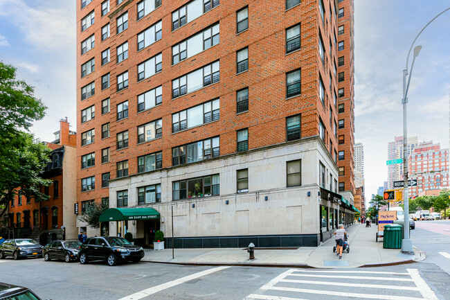 400 E 85th St in New York, NY - Foto de edificio - Building Photo