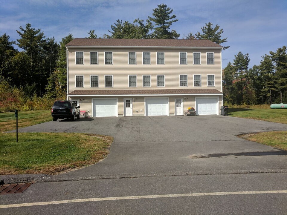 68 Eagle Ridge Rd in Sandown, NH - Building Photo