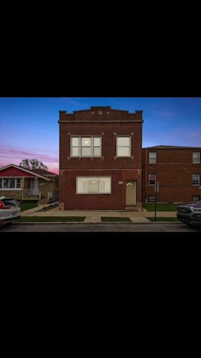 5817 W 16th St, Unit First Floor in Cicero, IL - Building Photo