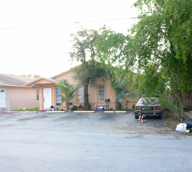 1660-1774 SW 40th Ter in Fort Lauderdale, FL - Foto de edificio - Building Photo