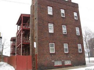 8601 Kenmore Ave in Cleveland, OH - Foto de edificio - Building Photo