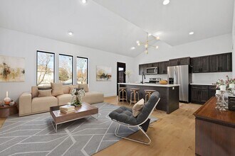 105-107 Amberwood Ct in Raymore, MO - Building Photo - Building Photo