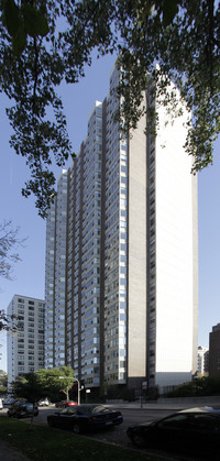 Hawthorne Place in Chicago, IL - Building Photo - Building Photo