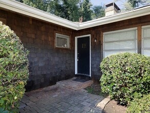 438 Carriage Dr NE in Atlanta, GA - Building Photo - Building Photo