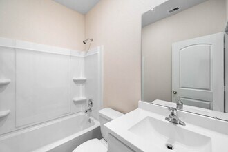 3210 Sea Whip Dr in Santa Fe, TX - Building Photo - Building Photo