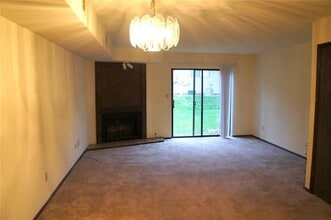 449 Ponderosa Ave in O'Fallon, IL - Foto de edificio - Building Photo