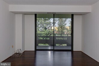 1808 Old Meadow Rd in McLean, VA - Building Photo - Building Photo