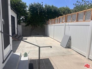 4715 Camellia Ave in Los Angeles, CA - Building Photo - Building Photo