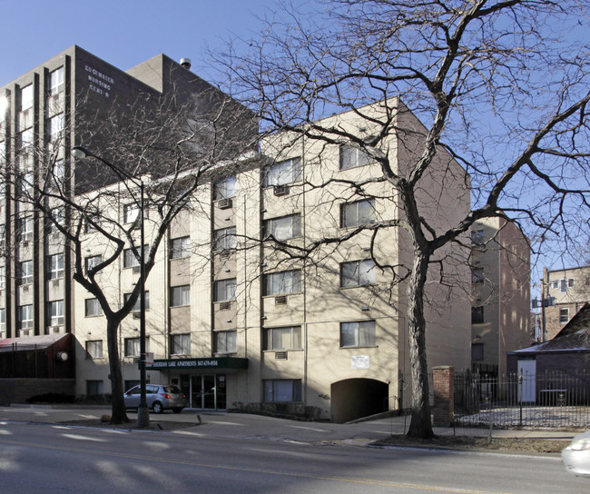 Sheridan Lake Apartments in Chicago, IL - Foto de edificio - Building Photo