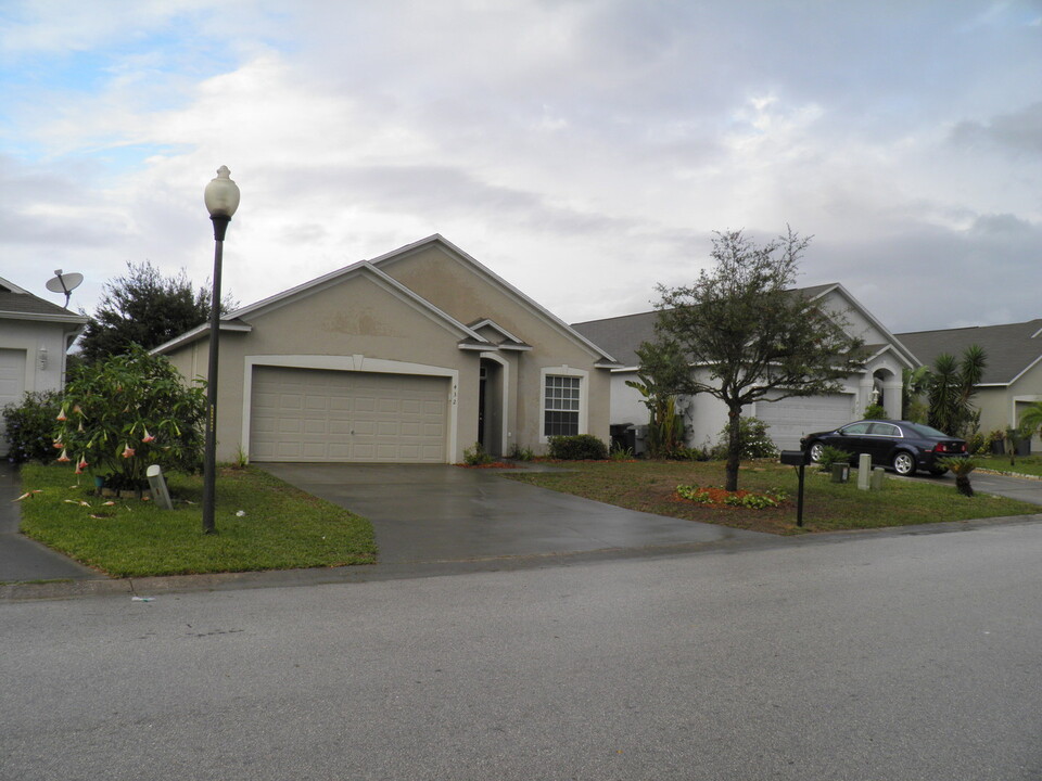 432 Graystone Blvd in Davenport, FL - Building Photo