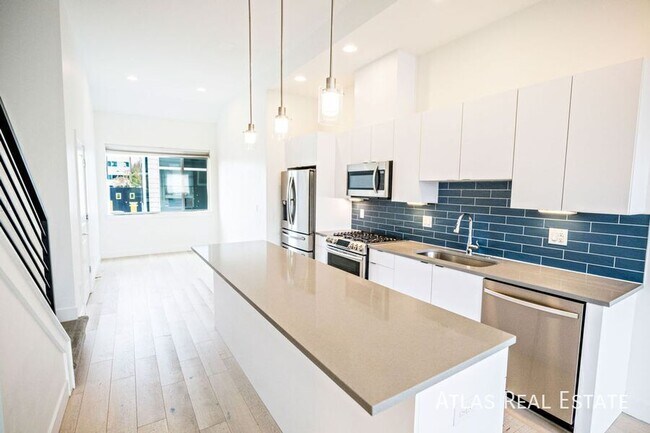 property at 2016 N Bryant St