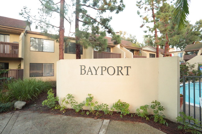 Bayview Apartments in Corona Del Mar, CA - Building Photo - Building Photo