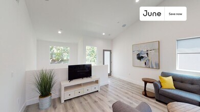 564312 Auckland Ave in Los Angeles, CA - Building Photo - Building Photo