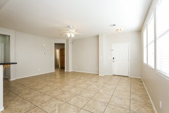 5633 N Lookout Crest St in North Las Vegas, NV - Foto de edificio - Building Photo