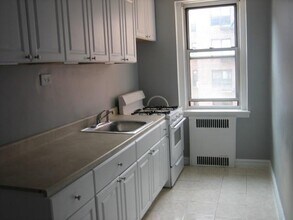 63-89-89 Saunders St in Queens, NY - Building Photo - Building Photo
