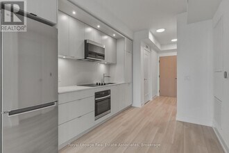 60 Central Park Roadway in Toronto, ON - Building Photo - Building Photo