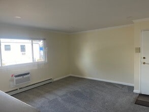 The Niche at 7th Street Gardens in Lindenhurst, NY - Building Photo - Building Photo