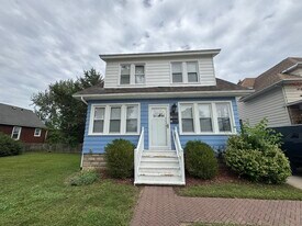 2451 10th St in Wyandotte, MI - Building Photo