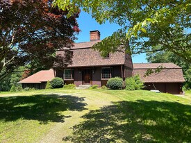 114 Mile Creek Rd in Old Lyme, CT - Building Photo