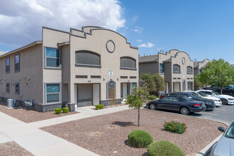 Three Palms Apartments in El Paso, TX - Building Photo - Building Photo