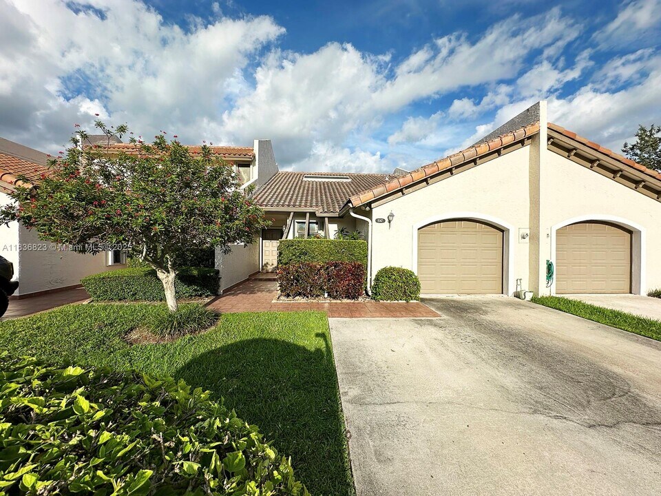8567 SW 115th Pl in Miami, FL - Building Photo