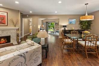 5816 Lemona Ave in Van Nuys, CA - Foto de edificio - Building Photo