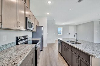 1310 NW Juanita Pl in Cape Coral, FL - Foto de edificio - Building Photo