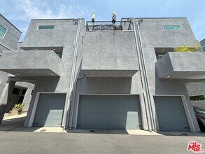 2931 1/2 Denby Ave in Los Angeles, CA - Building Photo - Building Photo