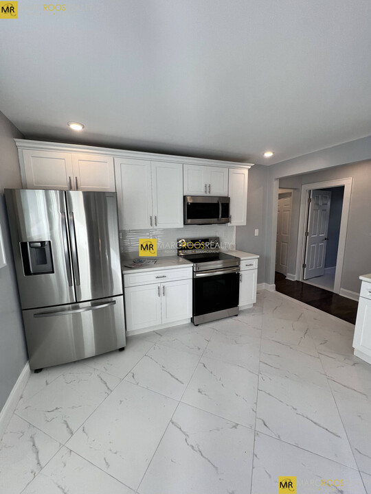 10-12 Lawrence St, Unit 12 in Watertown, MA - Building Photo