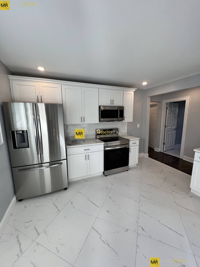 10-12 Lawrence St, Unit 12